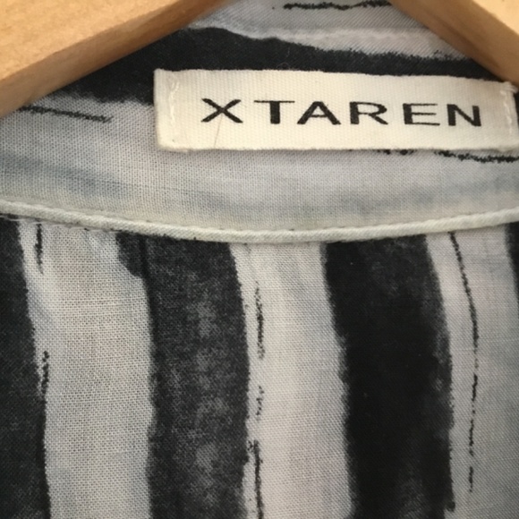 Xtaren Navy Blue and White Striped Blouse is New w/o Tags! Size Medium - Picture 3 of 5